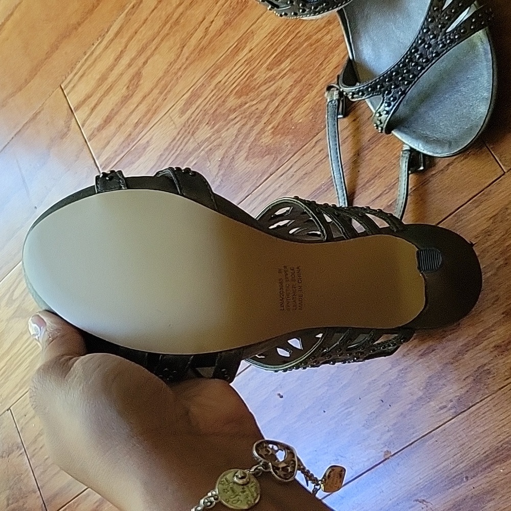 Heels - Picture 3 of 5